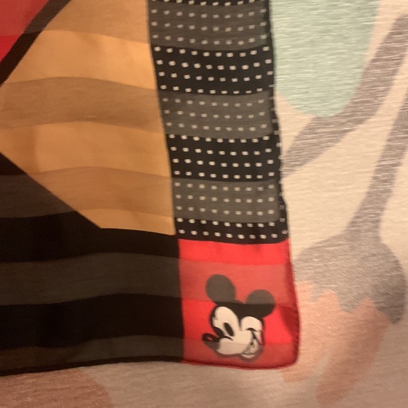 Disney silk scarf - Picture 3 of 3